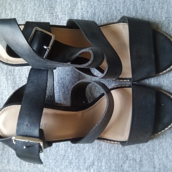 Elegant Black Women's Sandals - Picture 4 of 4